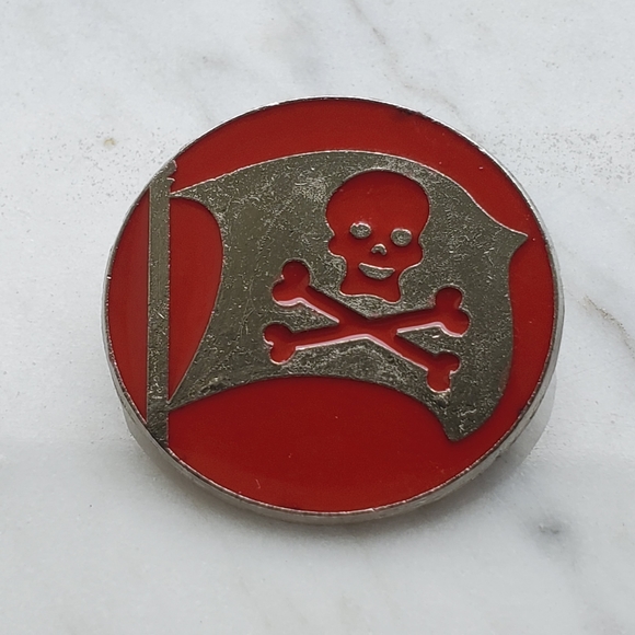 Disney Jewelry Pirates Of The Caribbean Pirate Flag Disney Pin